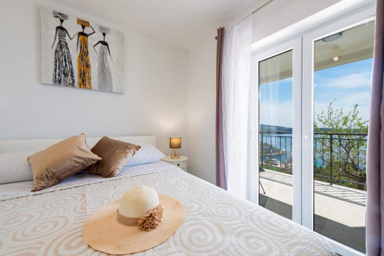 Golden Seaview Holiday Home Mlini Exterior photo