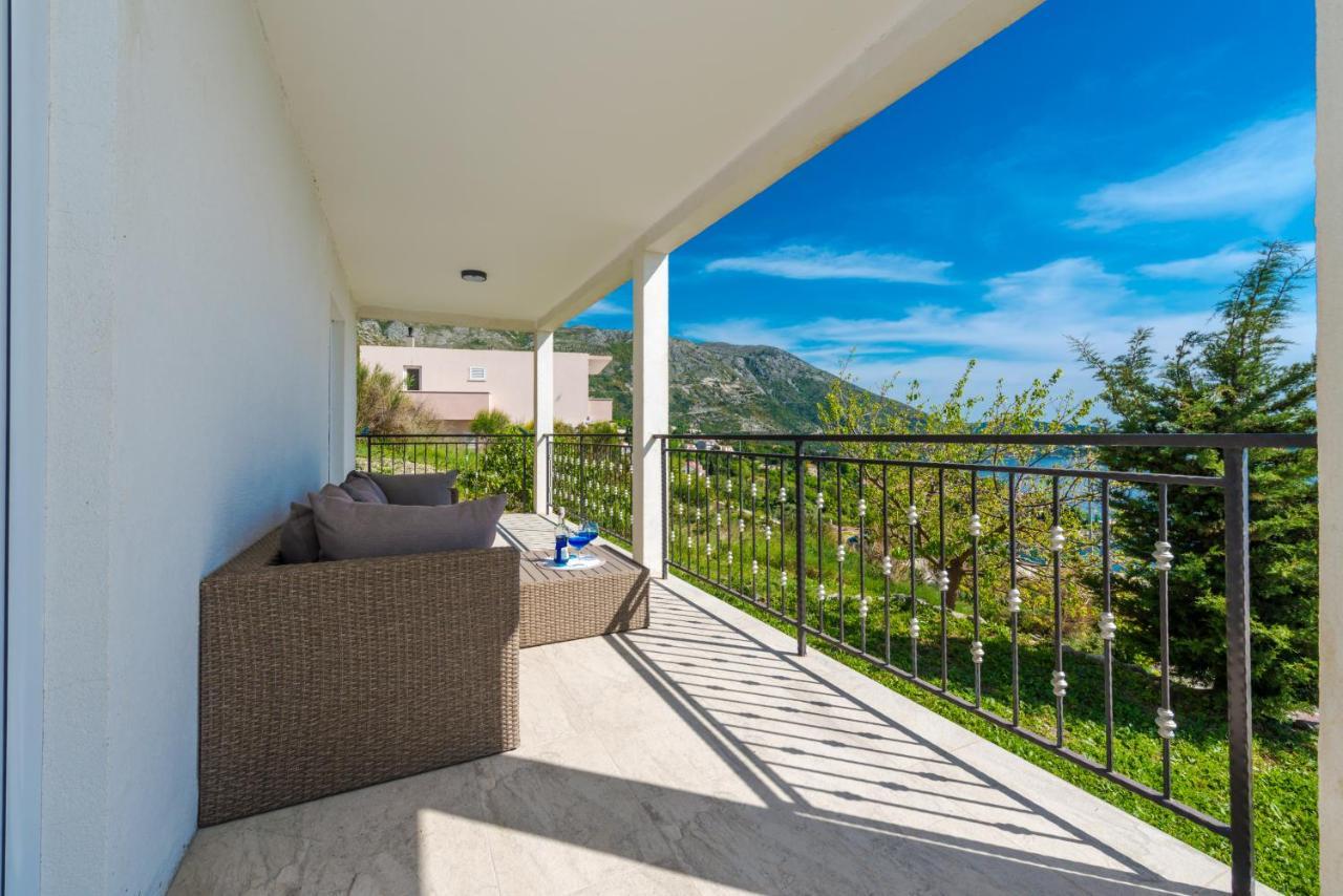 Golden Seaview Holiday Home Mlini Exterior photo