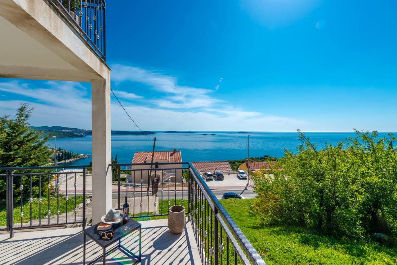 Golden Seaview Holiday Home Mlini Exterior photo